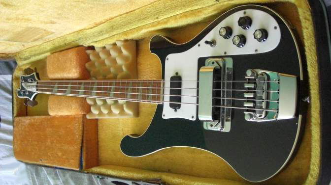 Photo : Rickenbacker  4001 de 1977