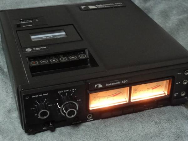 Photo : Magneto        Nakamichi 550