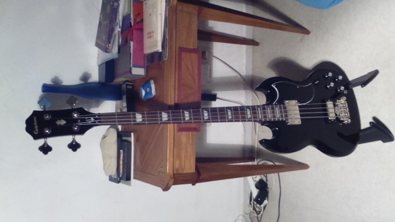 Photo : Epiphone   EB   3 de 2015