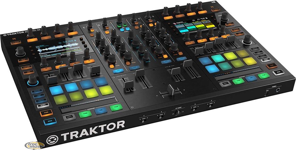 Photo : Traktor Kontrol S8 + Flight case