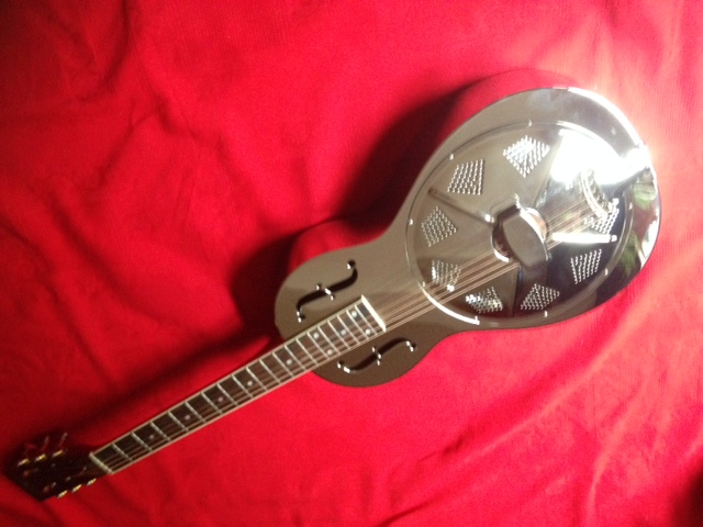 Photo : Dobro            Parlor Guitare resonateur