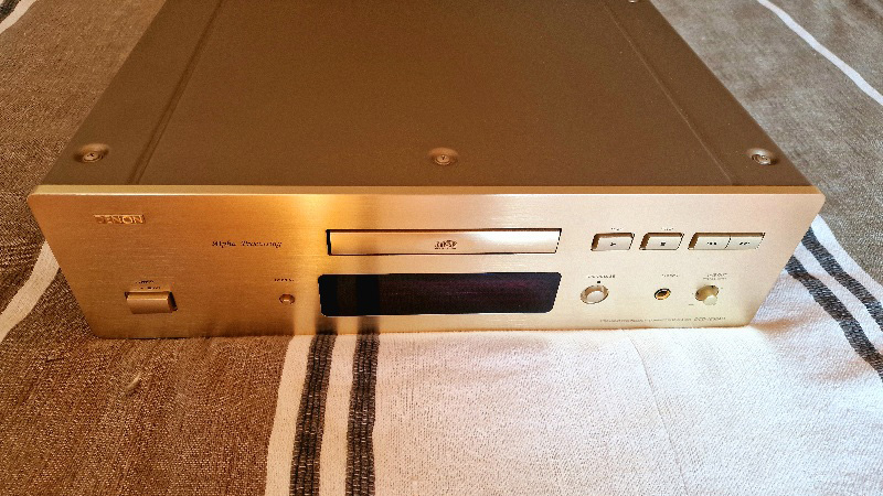 Photo : Lecteur    CD   DENON haut de gamme