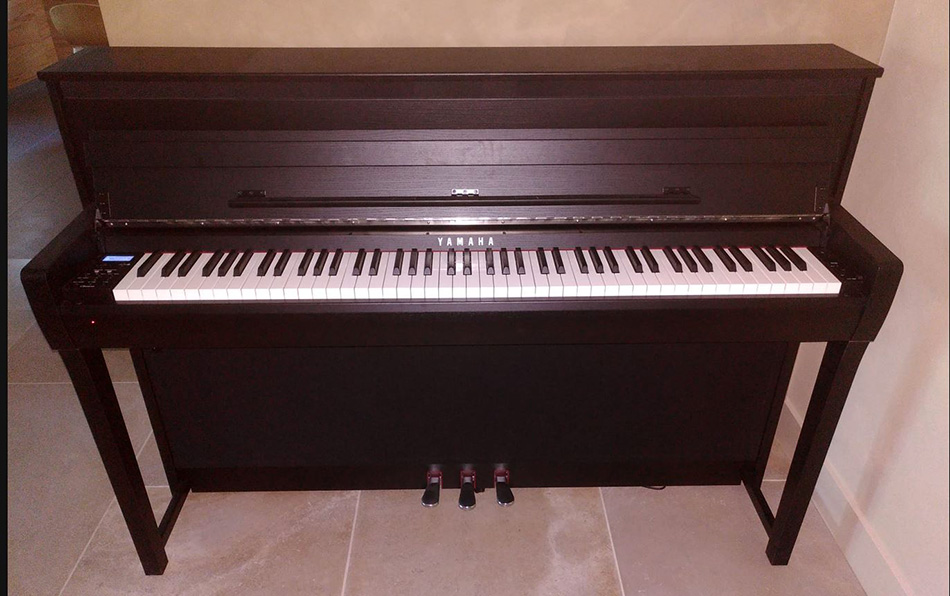 Photo : YAMAHA CLAVINOVA CLP 685 NOIR SATINE