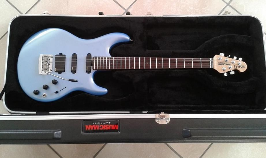 Photo : Musicman         Luke II Piezo