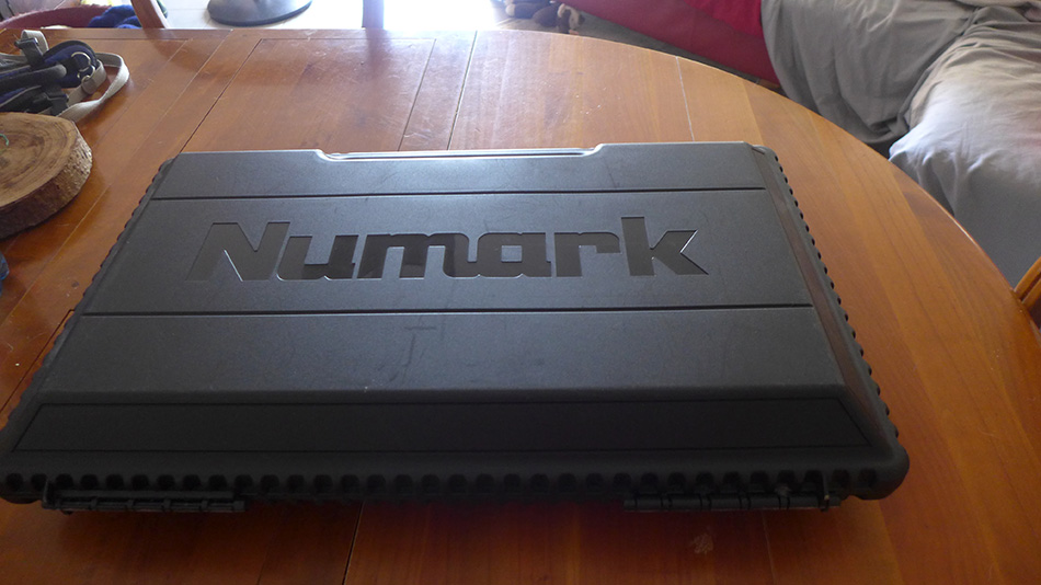 Photo : Numark           Valise materiel dj