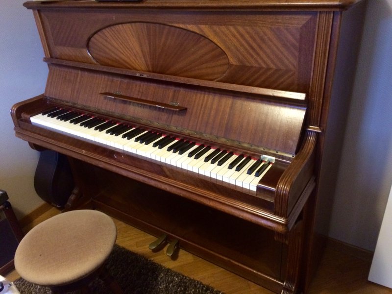 Photo : Piano  droit   Erard mecanique recente