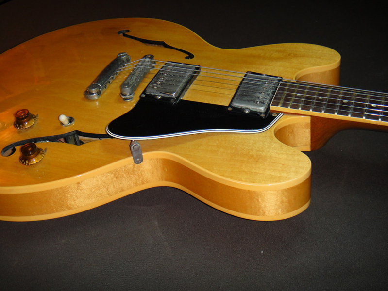 Photo : Gibson          ES 335 Dot Naturelle